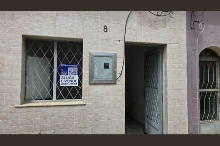 Casa para alugar com 50m², 1 quarto e sem vagaFachada casa com placa