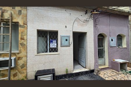 Casa para alugar com 50m², 1 quarto e sem vagaFachada casa com placa