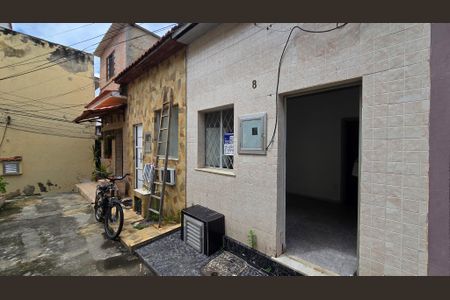 Casa para alugar com 50m², 1 quarto e sem vagaFachada casa com placa