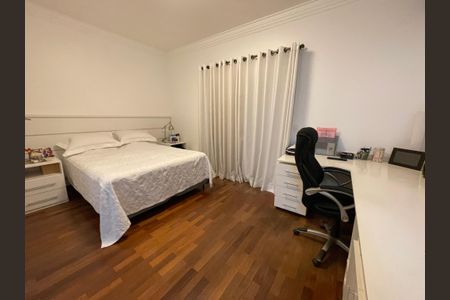 Casa de condomínio para alugar com 505m², 4 quartos e 6 vagasSuíte 1