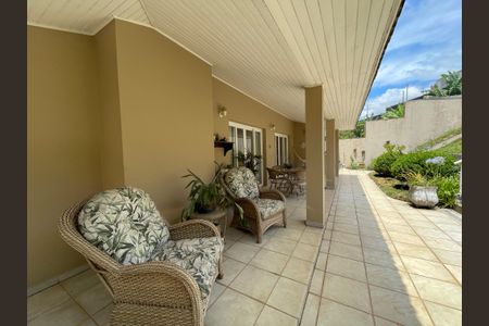 Casa de condomínio para alugar com 505m², 4 quartos e 6 vagasQuintal