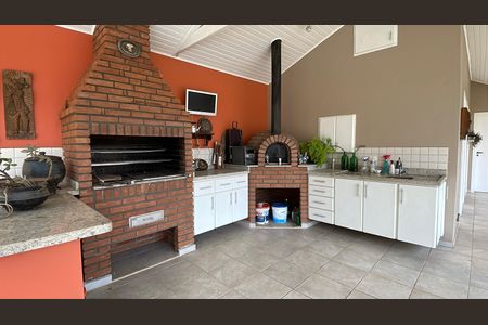 Casa de condomínio para alugar com 505m², 4 quartos e 6 vagasChurrasqueira