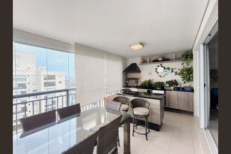 Apartamento à venda com 132m², 3 quartos e 2 vagasVaranda