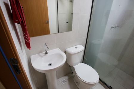 Banheiro de apartamento para alugar com 2 quartos, 58m² em Taquara, Rio de Janeiro