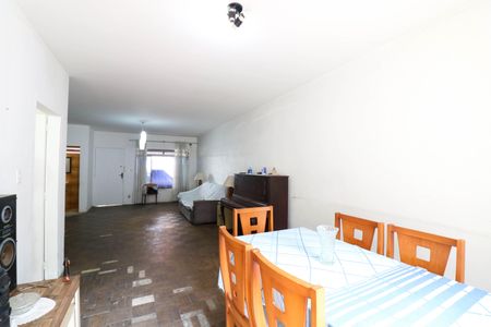 Casa à venda com 183m², 4 quartos e 2 vagas Casa à venda com 183m², 4 quartos e 2 vagasSala