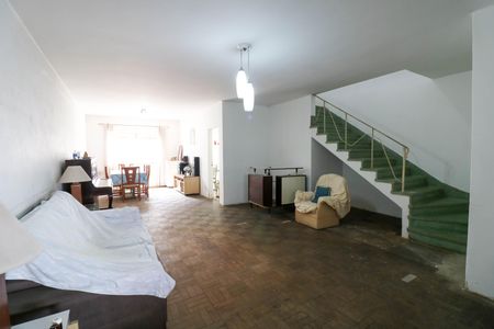 Casa à venda com 183m², 4 quartos e 2 vagas Casa à venda com 183m², 4 quartos e 2 vagasSala
