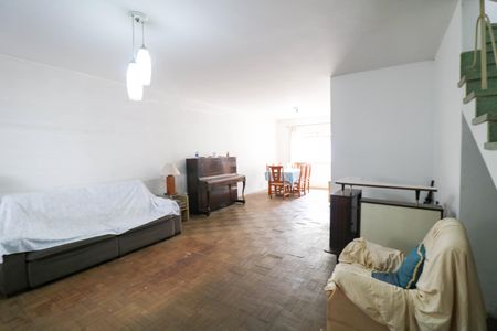 Casa à venda com 183m², 4 quartos e 2 vagas Casa à venda com 183m², 4 quartos e 2 vagasSala