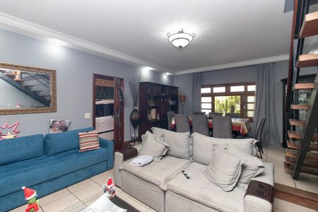 Casa à venda com 500m², 3 quartos e 4 vagas Casa à venda com 500m², 3 quartos e 4 vagasSala