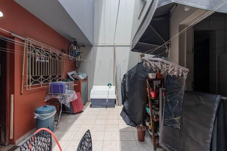 Casa à venda com 500m², 3 quartos e 4 vagas Casa à venda com 500m², 3 quartos e 4 vagasQuintal e Área de Serviço