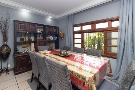 Casa à venda com 500m², 3 quartos e 4 vagas Casa à venda com 500m², 3 quartos e 4 vagasSala