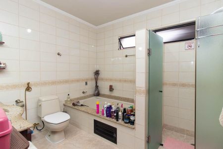 Casa à venda com 500m², 3 quartos e 4 vagas Casa à venda com 500m², 3 quartos e 4 vagasBanheiro Social