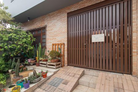 Casa à venda com 500m², 3 quartos e 4 vagas Casa à venda com 500m², 3 quartos e 4 vagasEntrada