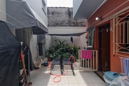 Casa à venda com 500m², 3 quartos e 4 vagas Casa à venda com 500m², 3 quartos e 4 vagasQuintal e Área de Serviço