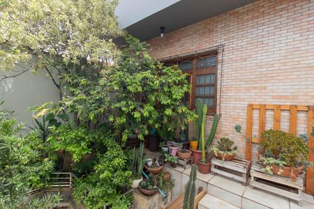 Casa à venda com 500m², 3 quartos e 4 vagas Casa à venda com 500m², 3 quartos e 4 vagasEntrada