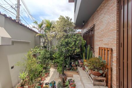 Casa à venda com 500m², 3 quartos e 4 vagas Casa à venda com 500m², 3 quartos e 4 vagasJardim