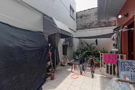 Casa à venda com 500m², 3 quartos e 4 vagas Casa à venda com 500m², 3 quartos e 4 vagasQuintal e Área de Serviço