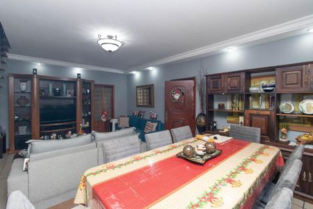 Casa à venda com 500m², 3 quartos e 4 vagas Casa à venda com 500m², 3 quartos e 4 vagasSala