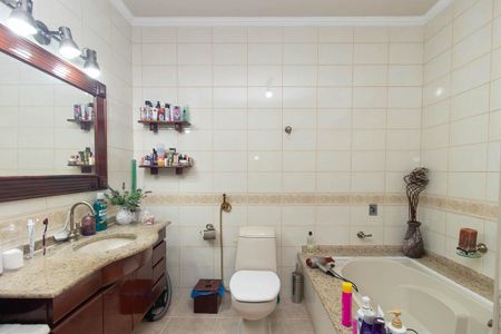 Casa à venda com 500m², 3 quartos e 4 vagas Casa à venda com 500m², 3 quartos e 4 vagasBanheiro Social