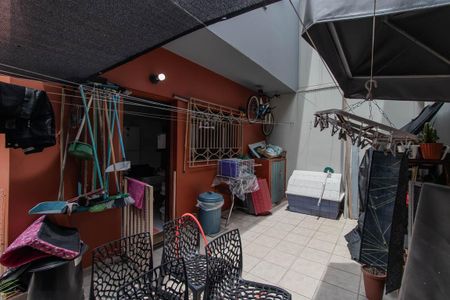 Casa à venda com 500m², 3 quartos e 4 vagas Casa à venda com 500m², 3 quartos e 4 vagasQuintal e Área de Serviço