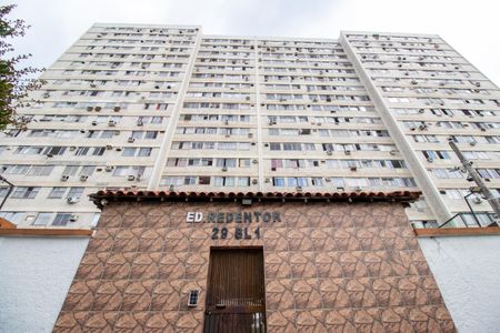 Apartamento à venda com 50m², 2 quartos e 1 vaga Apartamento à venda com 50m², 2 quartos e 1 vagaFachada