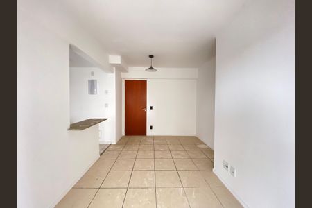 Sala de apartamento para alugar com 2 quartos, 50m² em Del Castilho, Rio de Janeiro