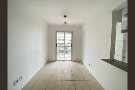 Sala de apartamento para alugar com 2 quartos, 50m² em Del Castilho, Rio de Janeiro