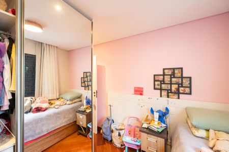 Apartamento à venda com 95m², 3 quartos e 2 vagasQuarto 2