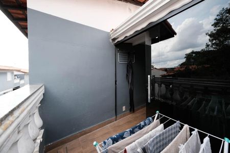 Casa de condomínio à venda com 80m², 2 quartos e 1 vagaÁrea de Serviço