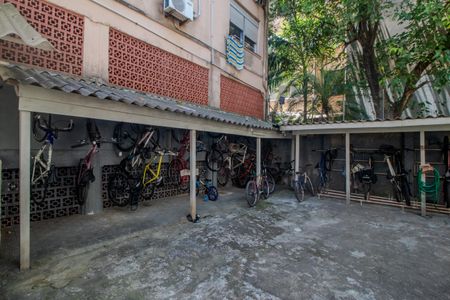Apartamento à venda com 69m², 2 quartos e 1 vaga Apartamento à venda com 69m², 2 quartos e 1 vagaBicicletario