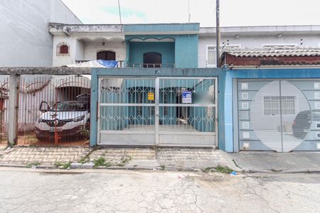 Casa para alugar com 70m², 2 quartos e 2 vagasFachada
