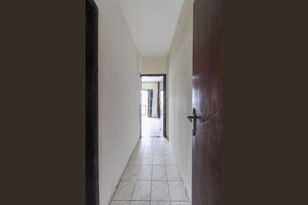 Casa para alugar com 70m², 2 quartos e 2 vagasCorredor Casa 2