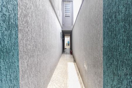 Casa para alugar com 70m², 2 quartos e 2 vagasCorredor Externo