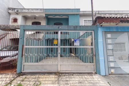 Casa para alugar com 70m², 2 quartos e 2 vagasFachada