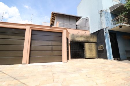 Casa para alugar com 200m², 3 quartos e 2 vagasFachada