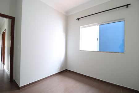 Quarto 1 de casa para alugar com 3 quartos, 200m² em Tibery, Uberlândia