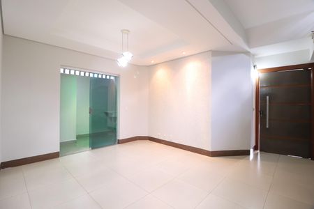 Sala de casa para alugar com 3 quartos, 200m² em Tibery, Uberlândia