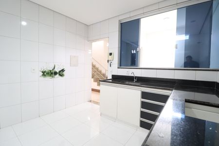 Casa para alugar com 200m², 3 quartos e 2 vagasCozinha