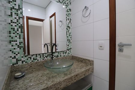 Casa para alugar com 200m², 3 quartos e 2 vagasBanheiro do Quarto 2 e Social