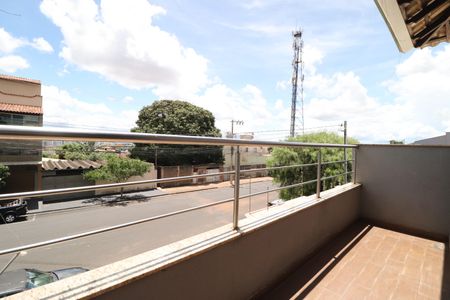 Casa para alugar com 200m², 3 quartos e 2 vagasQuarto 2 - Suíte - Sacada