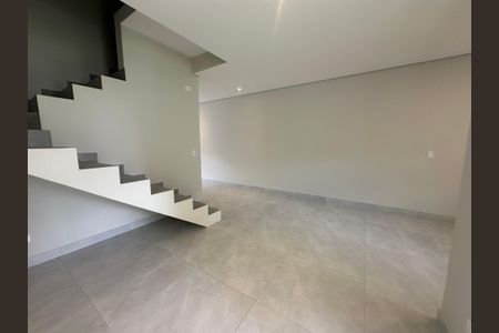 Casa para alugar com 142m², 3 quartos e 2 vagasSala
