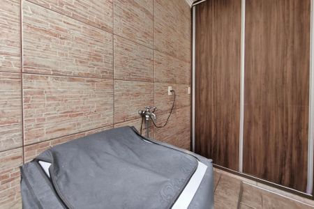 Casa à venda com 250m², 2 quartos e 6 vagas Casa à venda com 250m², 2 quartos e 6 vagasÁrea de Serviço