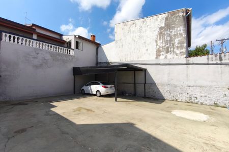 Casa à venda com 250m², 2 quartos e 6 vagas Casa à venda com 250m², 2 quartos e 6 vagasQuintal - Garagem