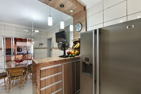 Casa à venda com 250m², 2 quartos e 6 vagas Casa à venda com 250m², 2 quartos e 6 vagasCozinha