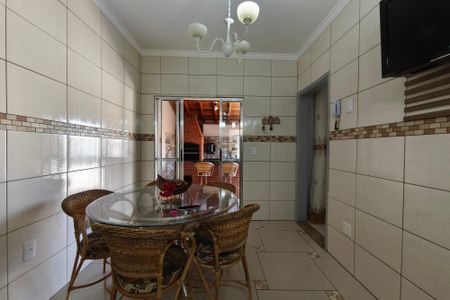 Casa à venda com 250m², 2 quartos e 6 vagas Casa à venda com 250m², 2 quartos e 6 vagasSala de Jantar