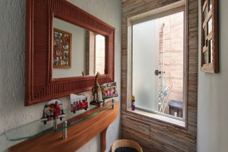 Casa à venda com 250m², 2 quartos e 6 vagas Casa à venda com 250m², 2 quartos e 6 vagasÁrea de Luz