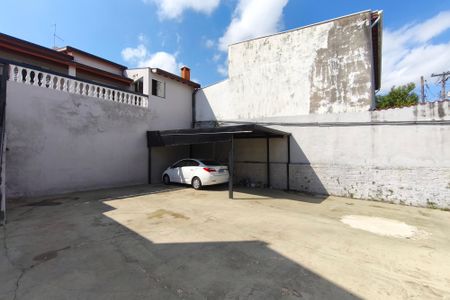 Casa à venda com 250m², 2 quartos e 6 vagas Casa à venda com 250m², 2 quartos e 6 vagasQuintal - Garagem