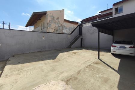 Casa à venda com 250m², 2 quartos e 6 vagas Casa à venda com 250m², 2 quartos e 6 vagasQuintal - Garagem