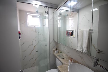 Banheiro de apartamento à venda com 2 quartos, 48m² em Jardim Riacho das Pedras, Contagem