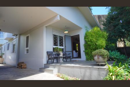 Casa à venda com 336m², 8 quartos e 5 vagasEntrada casa 