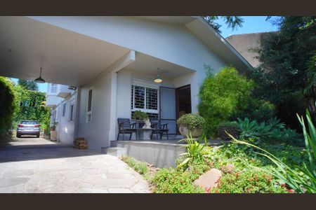 Casa à venda com 336m², 8 quartos e 5 vagasFachada